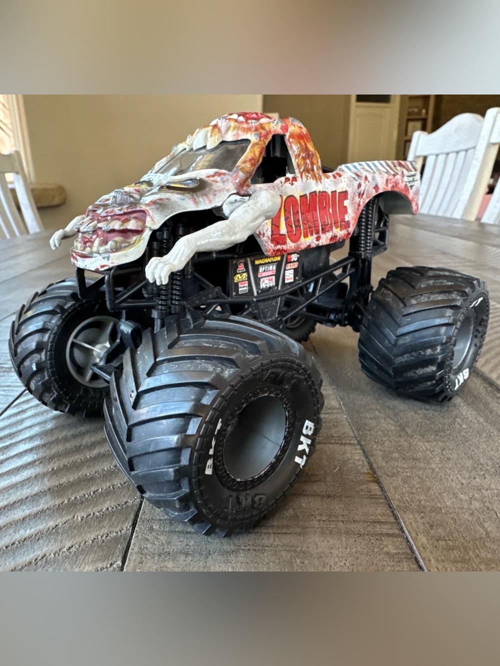 Monster Jam - Official Zombie Monster Truck, Die-Cast Vehicle Zombie Toy Truck